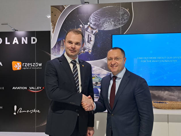 On the left: Michał Wierciński, Vice President, Polish Space Agency
On the right: Myroshnychenko Vasyl, Ambassador Extraordinary and Plenipotentiary of Ukraine to Australia
(Photo Credit Max Blenkin)
