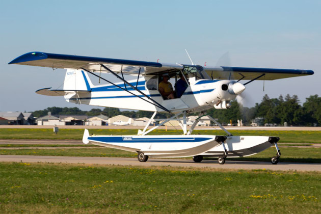 Piper Super Cub fitted with Wipline floats. (Phil Hosking)