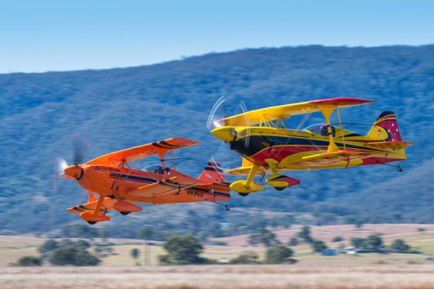 Two of Paul Bennet's machines depart in tight formation. (John Absolon)