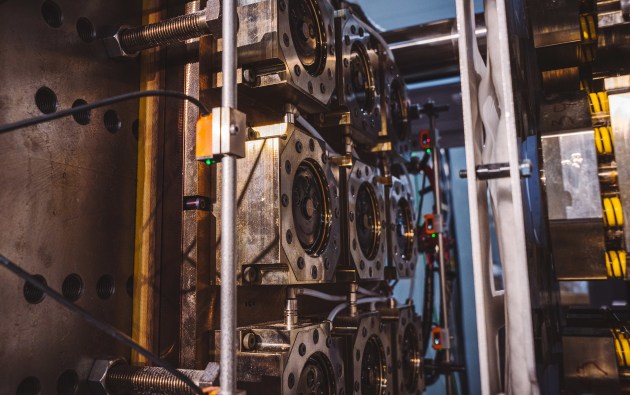 Pulpac merged its cutting-edge tech to Huarong&rsquo;s existing and functioning clamping unit.