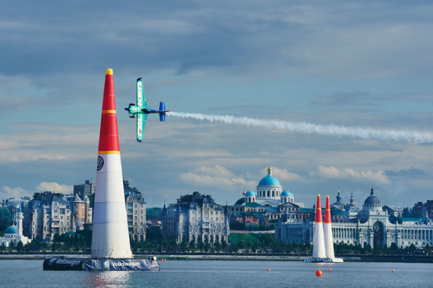 Yoshi Muroya sets down his winning time at Kazan. (Armin Walcher)