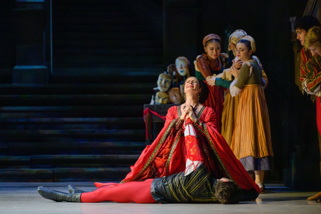 Sara Garbowski as Lady Capulet weeps over Laurynas Vejalis as Tybalt.
Photo by Stephen A'Court.