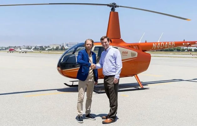 Mikael Cardinal of Unither Bioelectronics and Robinson CEO Mike Smith. (Robinson Helicopter)