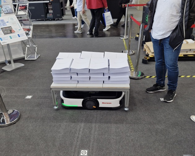 Robot paper delivery: Horizon