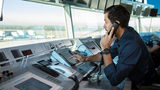 Rohde & Schwarz (Australia) has signed a contract with BAE Systems to provide software defined radios, back up communications systems and monitoring for RAAF air traffic control (ATC). (R&S)