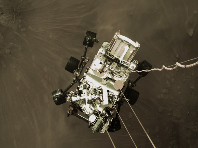 This high-res image was taken shortly before the rover touched down on Mars amidst a swirl of dust. (Supplied: NASA/JPL-Caltech)