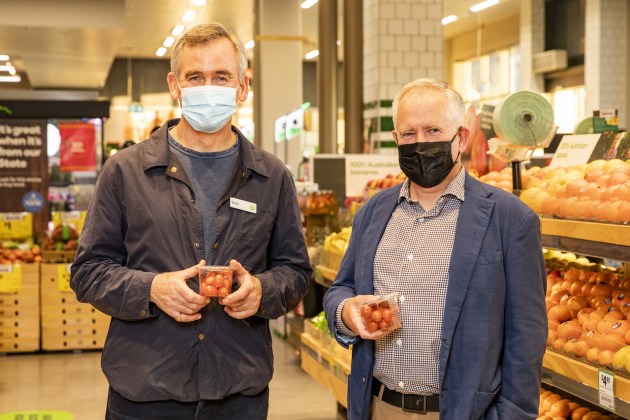 Woolworths Group CEO Brad Banducci & Samsara CEO Paul Riley. Woolworths is helping new Australian plastic recycling startup Samsara bring the potential of infinite recycling to life, and to its supermarkets, with plans to trial the new technology in its own packaging over the next two years. (Image source: Samsara)