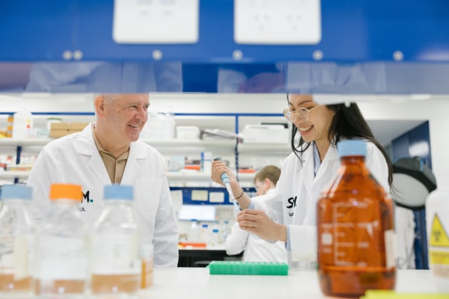 Developing plastic-eating enzymes tech: (l-r) Samsara's CEO Paul Riley, with Vanessa Vongsouthi, protein engineering lead & research founder