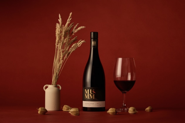 Maison Mumm is adding to its Mumm Terroirs collection with the release of its Central Otago Pinot Noir 2021, the first still fine wine of the range.
Source: Mumm