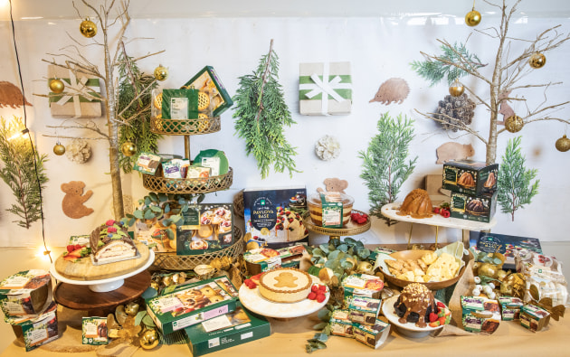 Woolworths is gearing up for the festive season, with a lineup of over 60 Own Brand dessert products delivered throughout the holiday season &ndash; including the new Gold Dubai-Inspired Chocolate & Pistachio Tarts and Gingerbread Cheesecake.
Source: Woolworths
