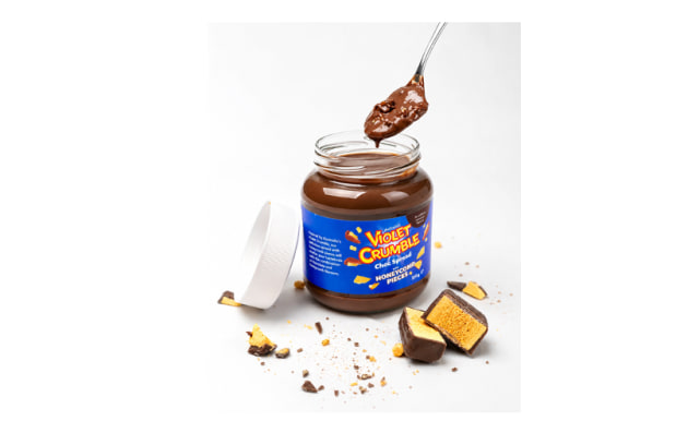 Menz Violet Crumble is moving into the sweet spreads category with the launch of Violet Crumble Choc Honeycomb Spread, developed in partnership with Kr&uuml;ger Asia-Pacific and distributed by Asembl.