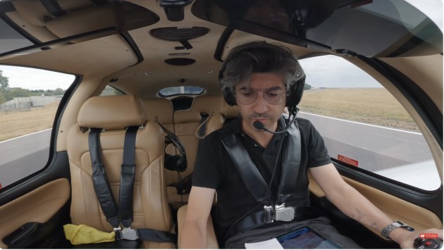 Australian pilot Stefan Drury is flying in the UK, and in this video he takes a Cirrus SR20 G6 up from London Biggin Hill Airport for a lap around Gatwick, real ATC calls and all.
