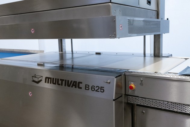 Multivac has modified its B 625 chamber belt machine.