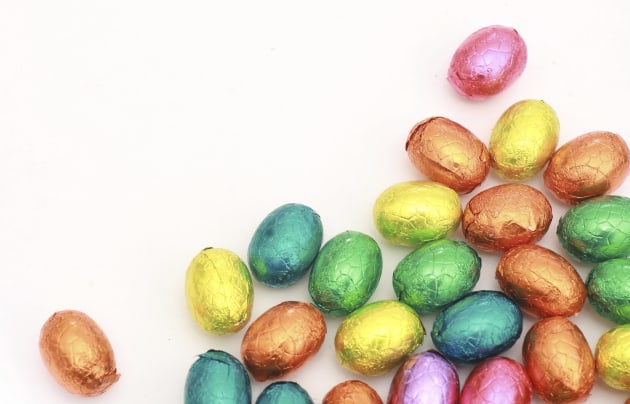 Australian families are tipped to spend $2.05 billion on hot cross buns, easter eggs or other special food during Easter this year. Image: Getty