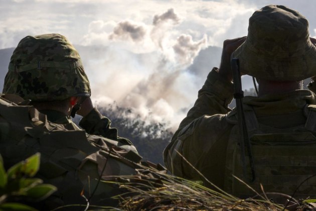 An Australian Army soldier and a Japan Ground Self Defense Force soldier conduct bilateral forward observer training during 2019 Exercise Southern Jackaroo at Shoalwater Bay. (Credit: Defence/ Corporal Tristan Kennedy)