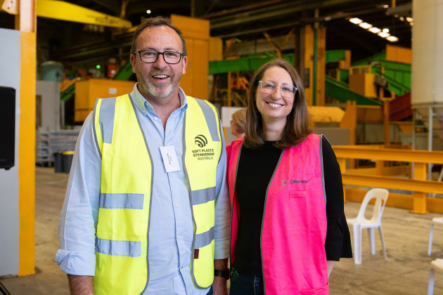 Barry Cosier, co-CEO of SPSA with SAC member, Alex Geddes of NSW EPA at the iQRenew SPEC plant tour.