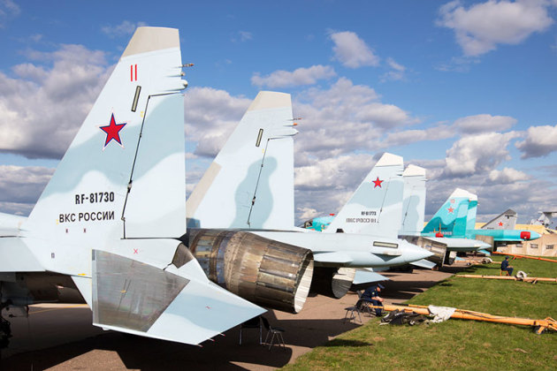 Su 27 Flanker in action. (Phil Hosking)