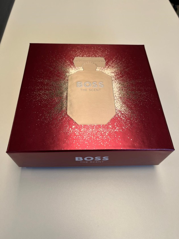 A premium laminated box made from over 90% renewable resources, combining luxury aesthetics with sustainable design.