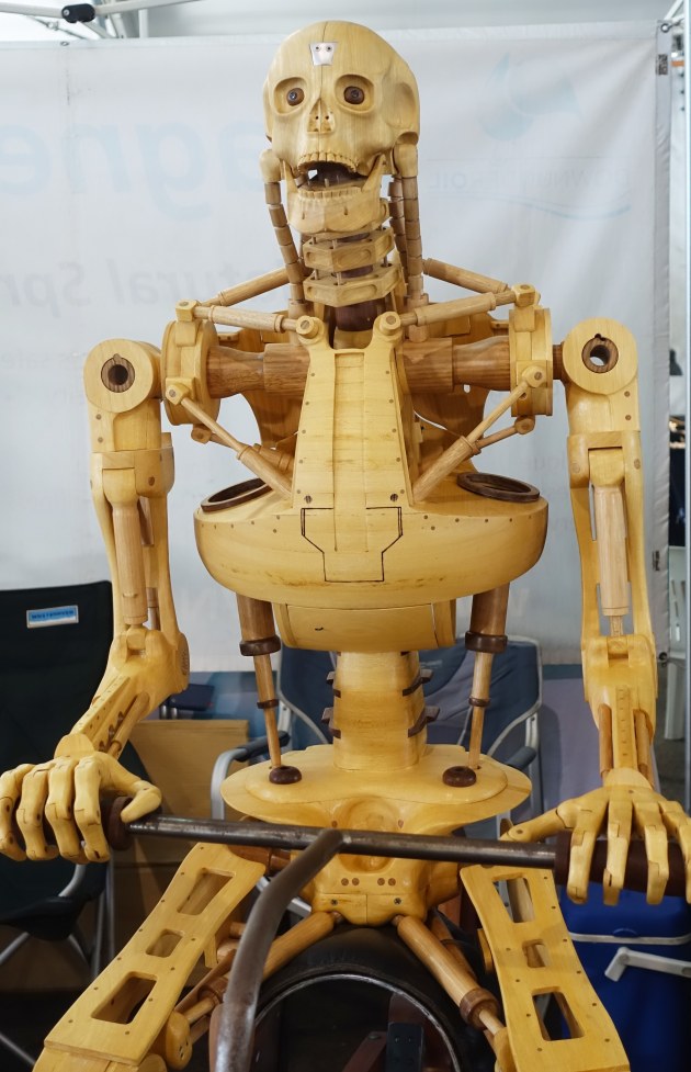 Terminator by Gianni Militano: it took him 4.5 months to craft this moving sculpture from 500 pieces of silver ash!