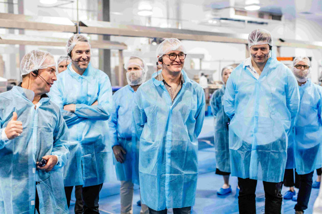 Woolworths CEO Brad Banducci (centre) was on-hand for the opening of Beak & Johnston's latest facility.