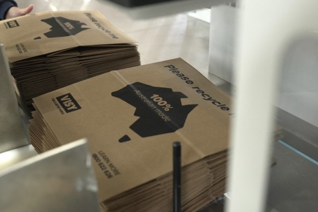 Visy is producing locally-made retail paper bags.