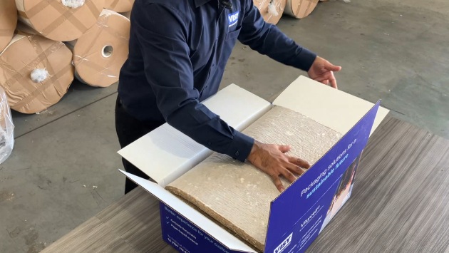 Made from carboard waste offcuts, and fully kerbside recyclable, Visycell is a sustainable alternative to expanded polystyrene as an insulation material for food delivery boxes.