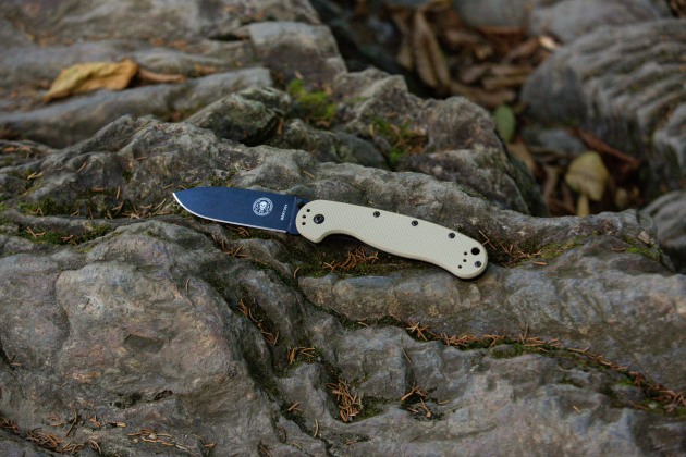 Pocket knife. Will Porada on Unsplash