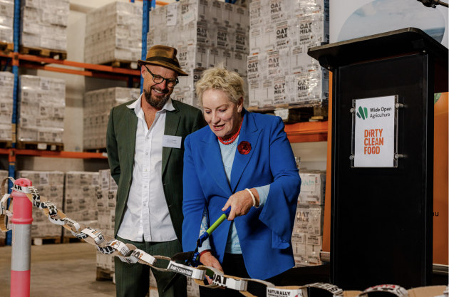 WA MP Alannah MacTiernan with Wide Open Agriculture Founder / Chairman, Anthony Maslin (Image source: Wide Open Agriculture)