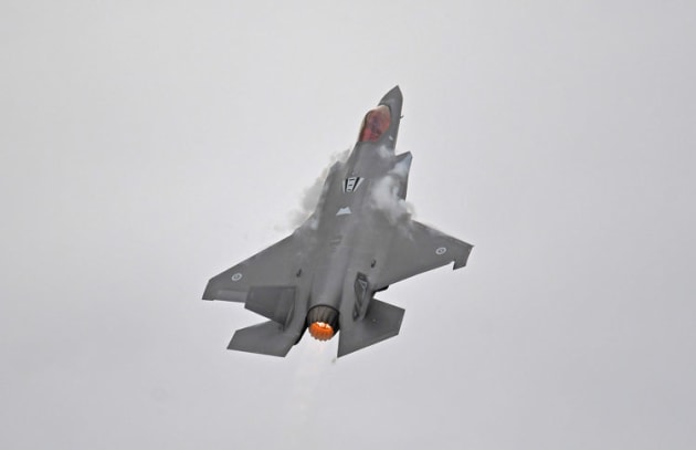 The RAAF F-35 Joint Strike Fighter heads skywards. With the retirement from service of the F/A-18 Classic Hornet, the Lightning II will be the mainstay of RAAF contribution to air shows for years to come. (Steve Hitchen)
