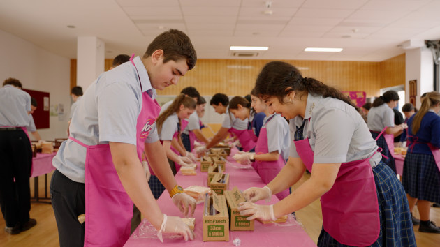 Kids across the country have been volunteering to make sandwiches for those less fortunate than themselves, as demand on family food relief services rises.&nbsp;(Source: Goodman Fielder)