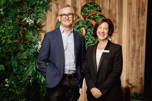 Woolworths Group outgoing CEO/MD Brad Banducci and incoming CEO/MD Amanda Bardwell. (Image: Woolworths Group)