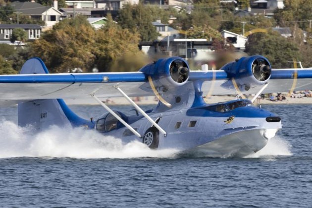 The seaworthy PBY Catalina departs off Lake Wanaka. (Phil Hosking)
