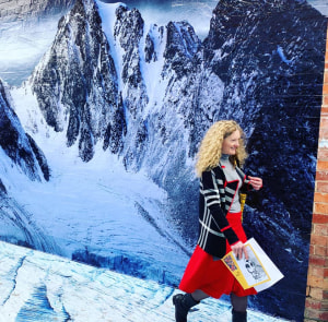 Starleaton creates Alumigraphics images for photo show exterior