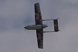 FRIDAY FLYING VIDEO: Red Bull 337
