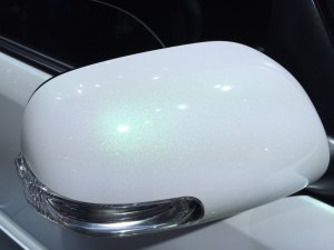Standox offers white pearl repair tips