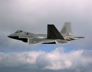 FRIDAY FLYING VIDEO: F22 Raptor in scorching aerial display