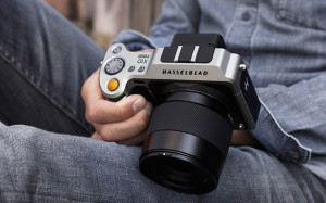World's first medium-format mirrorless camera announced