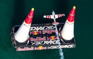 Bonhomme pips Hall in Red Bull Thriller