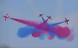 FRIDAY FLYING VIDEO: The Red Arrows