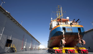 Floating dock, transport system open at AMC