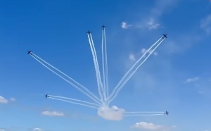FRIDAY FLYING VIDEO: Avalon 2025