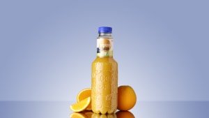 World-first recyclable rPET juice bottle from KHS