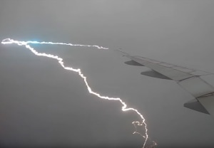FRIDAY FLYING VIDEO: B777 Lightning Strike