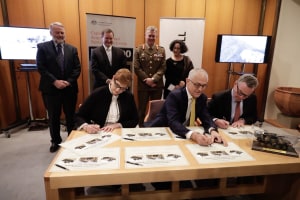Boxer contract for Land 400 Phase 2 signed