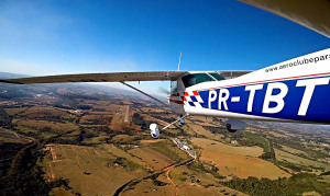FRIDAY FLYING VIDEO: C152 Late Orbit