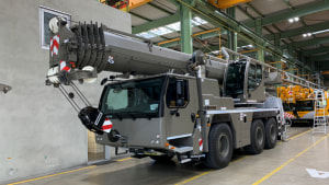 Ventia and Liebherr deliver the LTM1060-3.1 crane to Defence