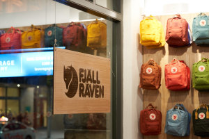 Fj&auml;llr&auml;ven closes Australian stores 