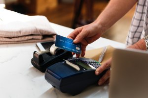 NZ retailers applaud credit card fee cap