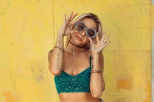 "Manipulative marketing": ACCC targets fashion influencers in new blitz