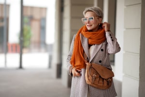 Retail spending jumps $2b YoY, but retailers clutching collars
